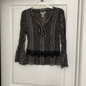 Robbie Bee 100% Polyester Sheer Black & White V Neck Top with Bell Sleeves. M